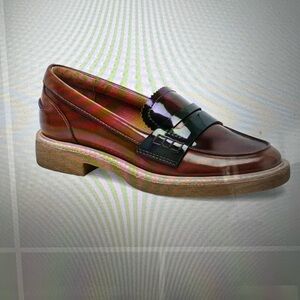 Dolce Vita Loafer in burgundy multi patent leather.